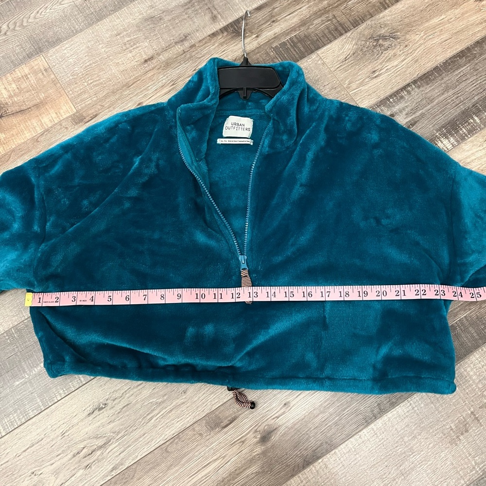 Urban Outfitters Turquoise Fleece cropped top size XL EUC - Picture 5 of 8